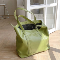 Sac cabas en simili cuir avec porte-clés intégré