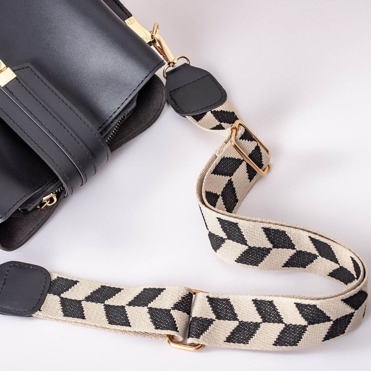 Sac bandoulière en simili cuir à fermoir métallique