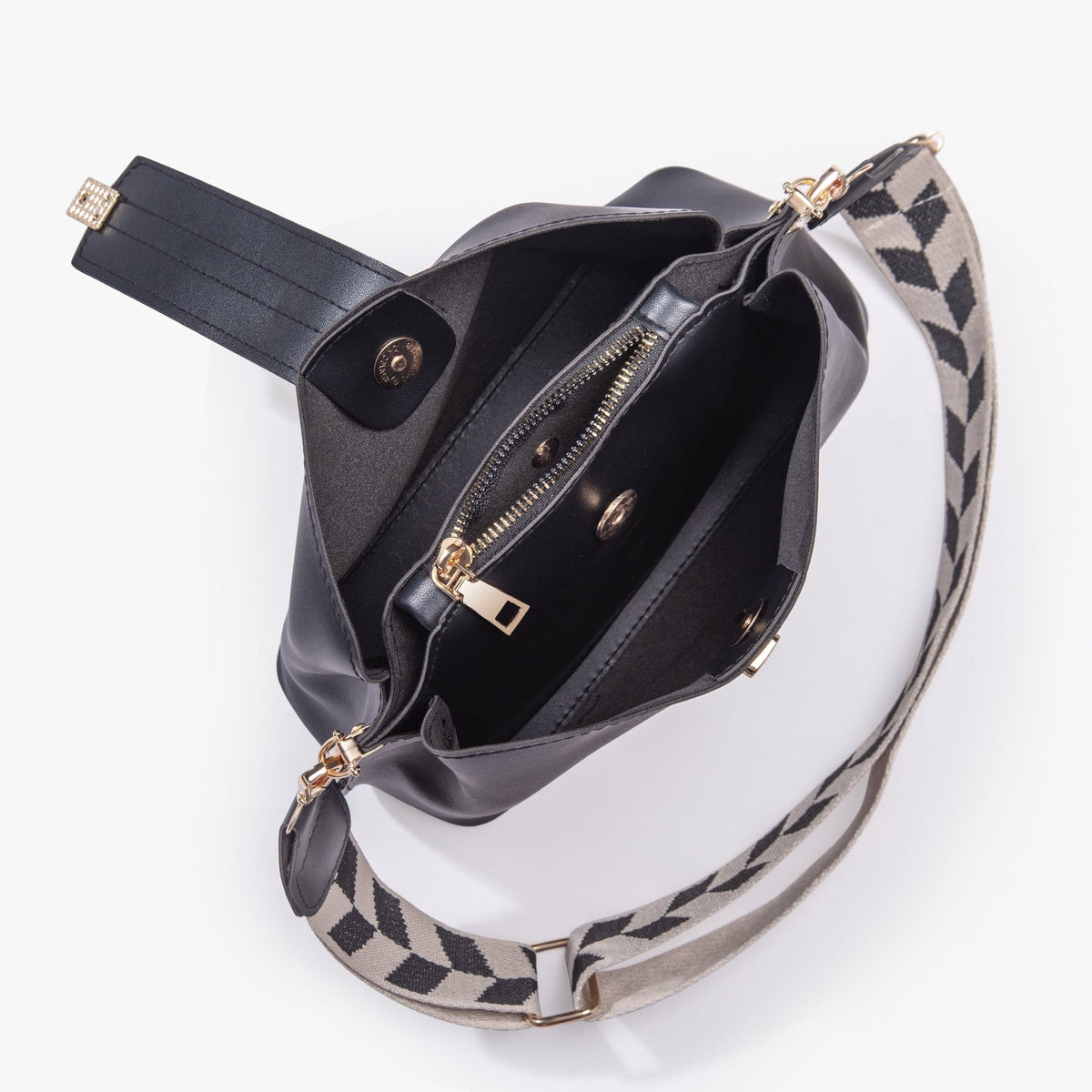 Sac bandoulière en simili cuir à fermoir métallique