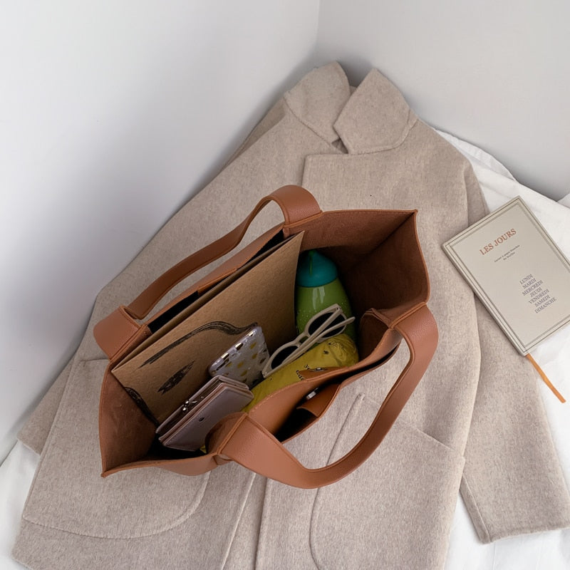 Sac cabas trapèze en simili cuir à anses