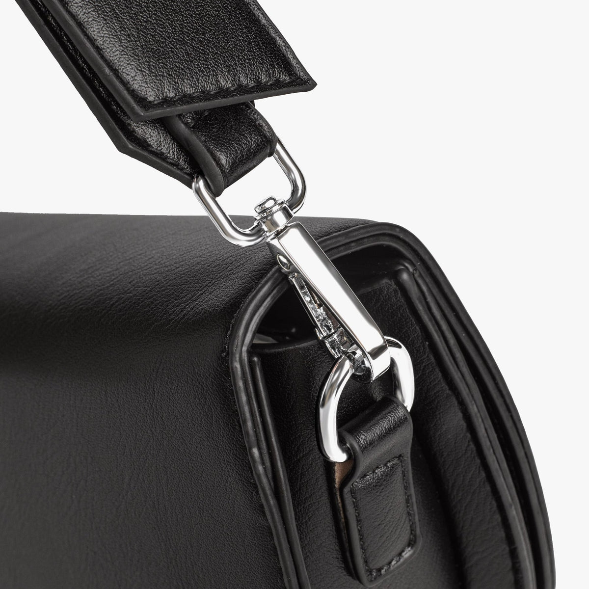 Petit sac bandoulière demi-lune en simili cuir