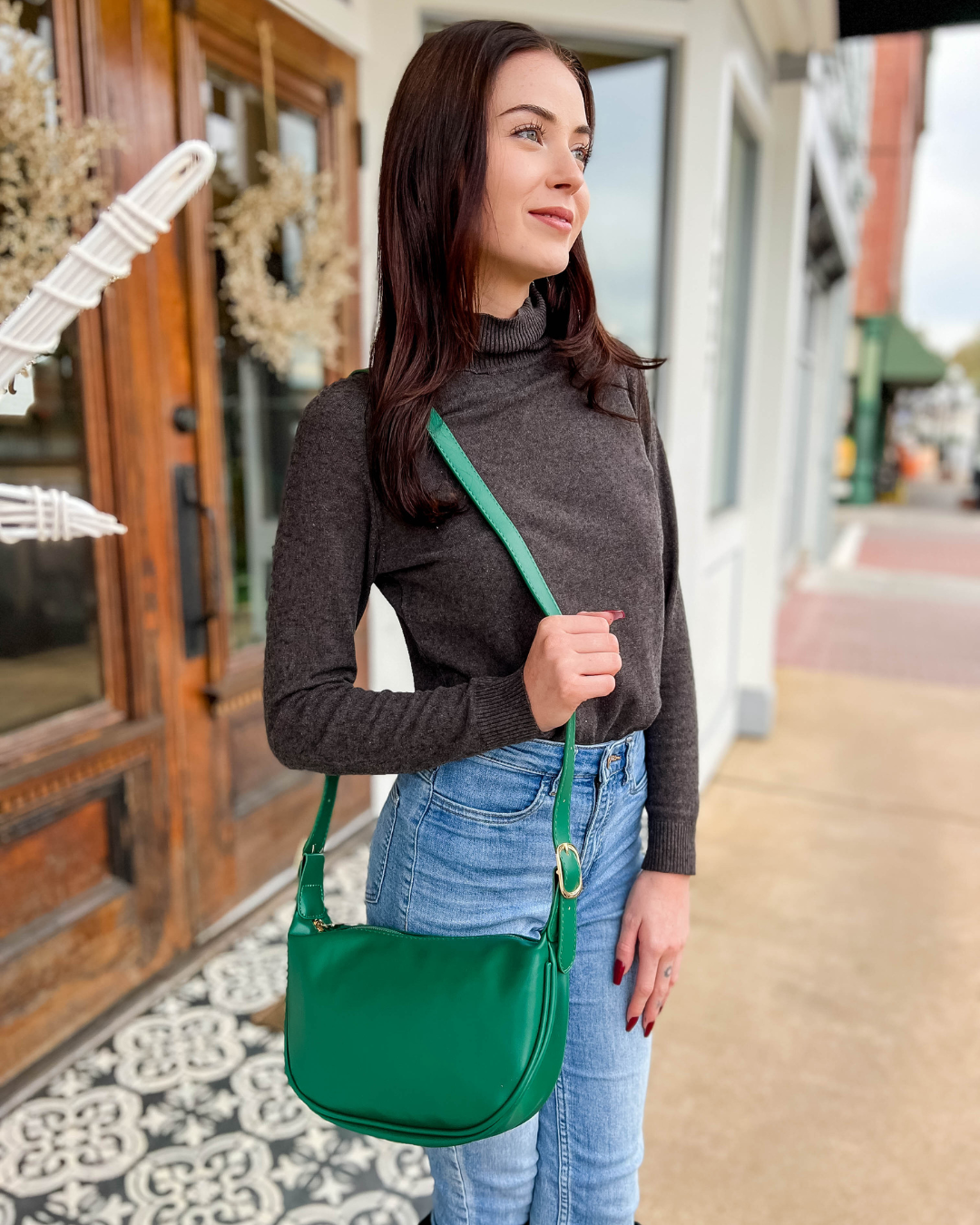 Sac demi-lune porté épaule en simili cuir lisse
