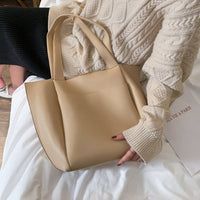 Sac cabas trapèze en simili cuir à anses