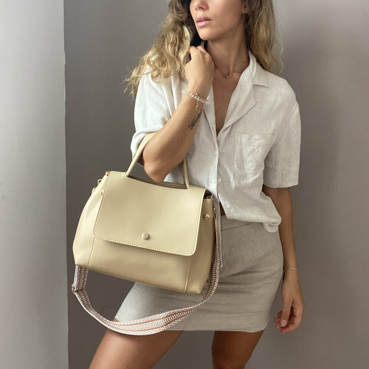 Sac bandoulière en simili cuir à sangle en toile