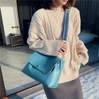 Sac bandoulière en simili cuir à sangle en toile