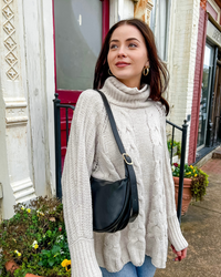 Sac demi-lune porté épaule en simili cuir lisse