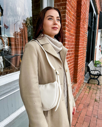 Sac demi-lune porté épaule en simili cuir lisse