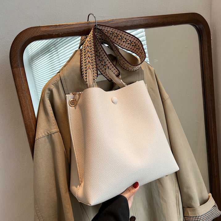 Sac seau bandoulière en simili cuir grainé