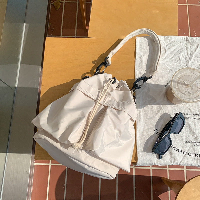 Sac seau bandoulière en nylon à cordon