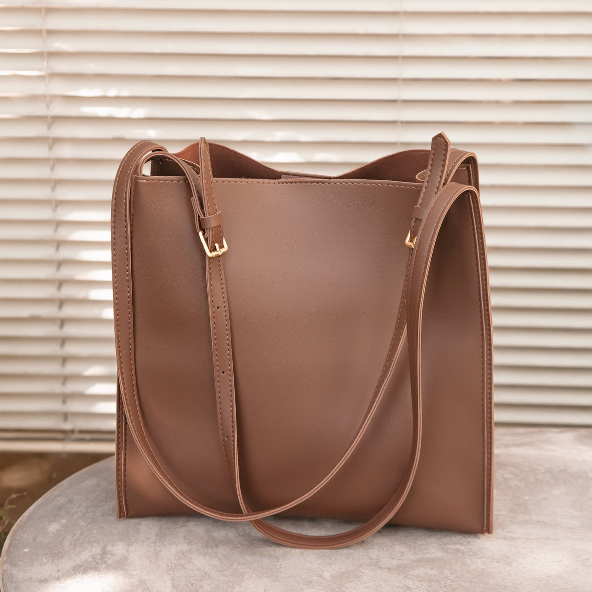 Sac cabas carré en simili cuir à anses réglables