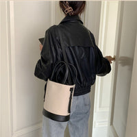 Sac seau en toile texturée à bandoulière réglable