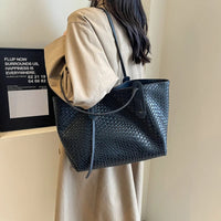 Sac cabas tressé en simili cuir à anses larges