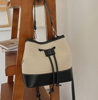 Petit sac seau en toile légère à cordon