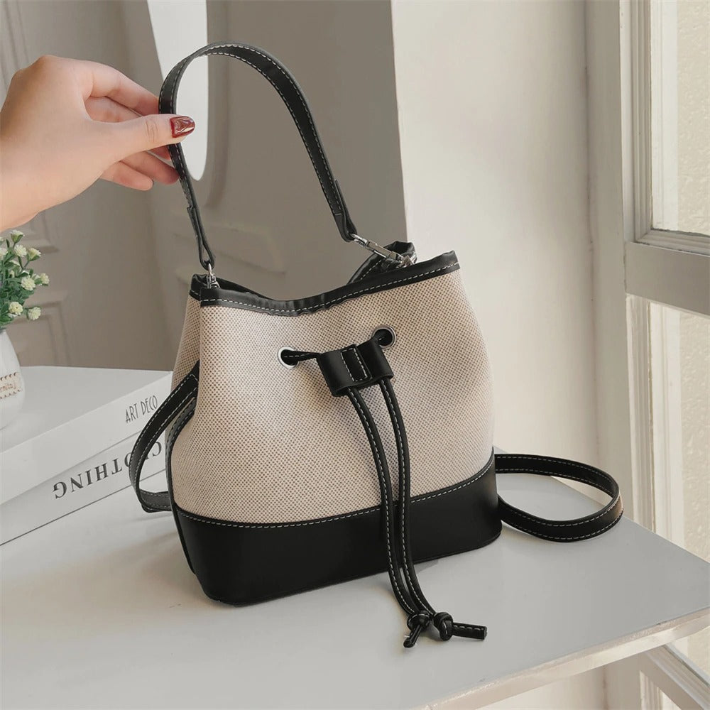 Petit sac seau en toile légère à cordon