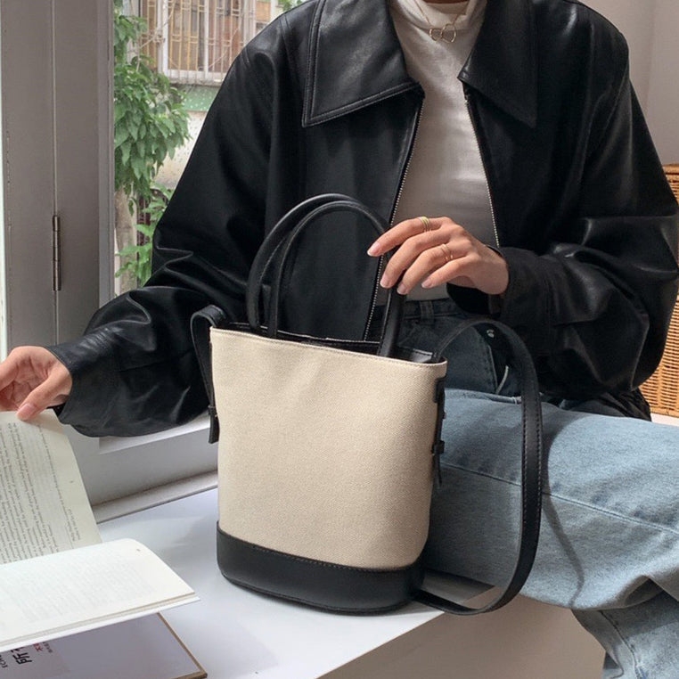 Sac seau en toile texturée à bandoulière réglable