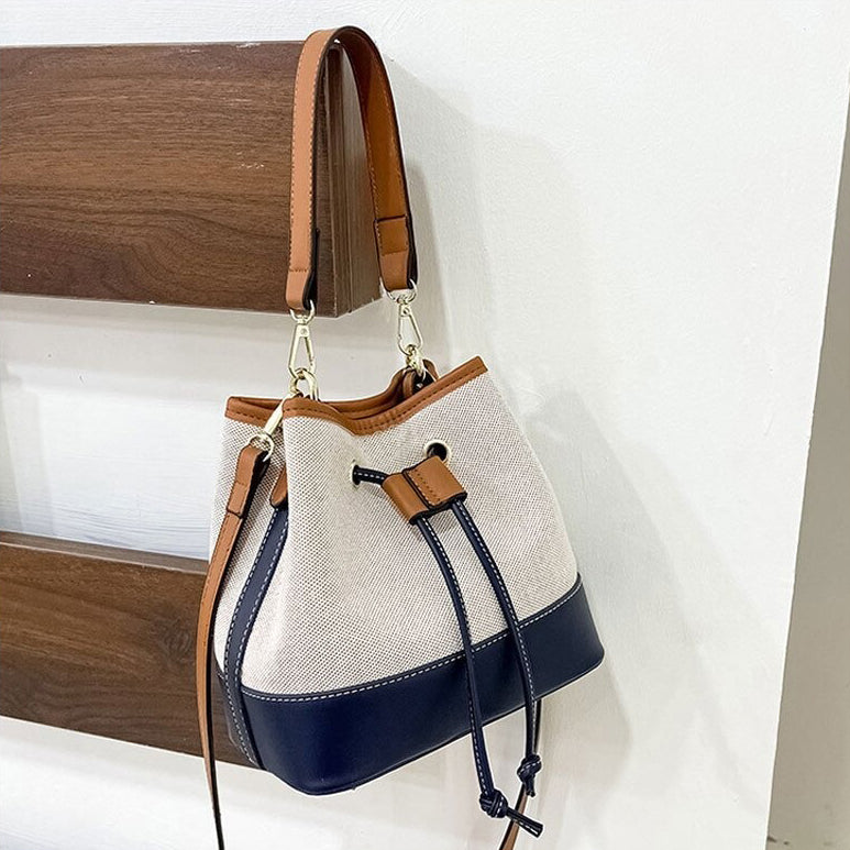 Petit sac seau en toile légère à cordon
