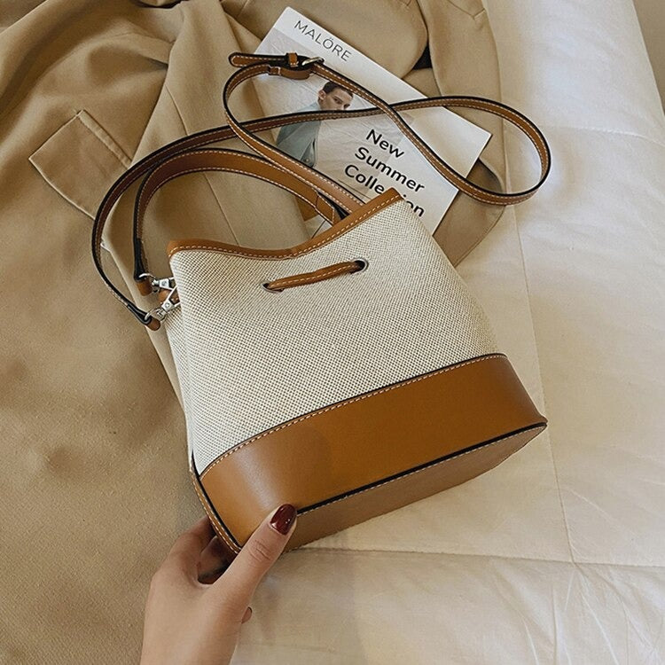 Petit sac seau en toile légère à cordon