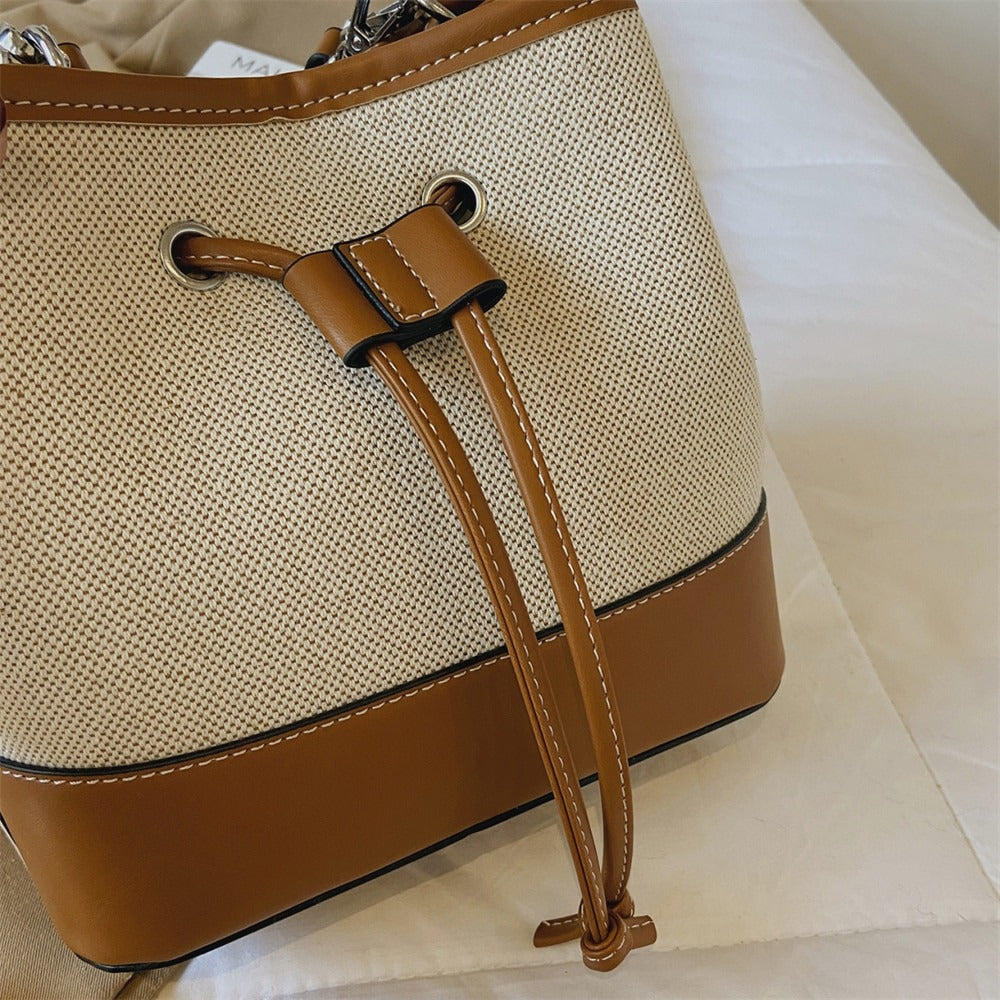 Petit sac seau en toile légère à cordon