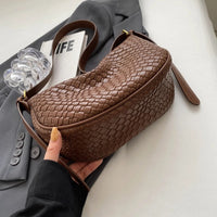 Sac croissant en simili cuir à détail tressé