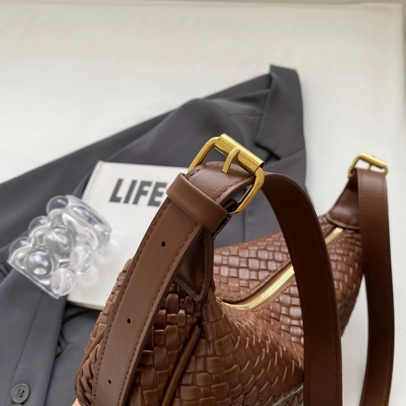 Sac croissant en simili cuir à détail tressé