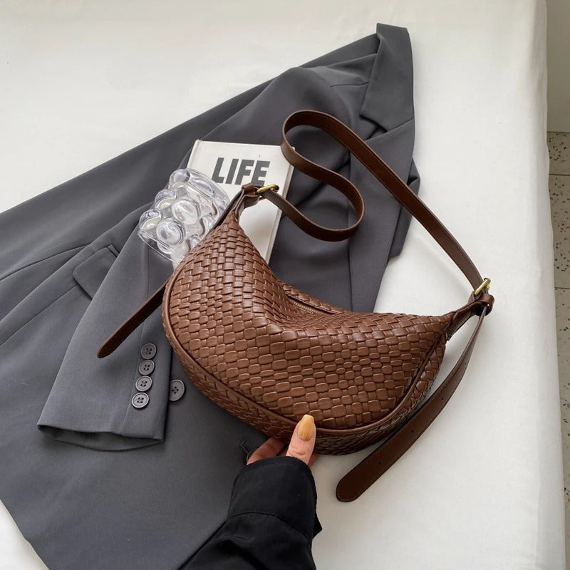 Sac croissant en simili cuir à détail tressé