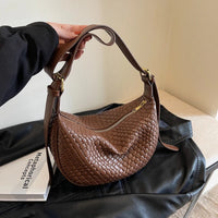 Sac croissant en simili cuir à détail tressé
