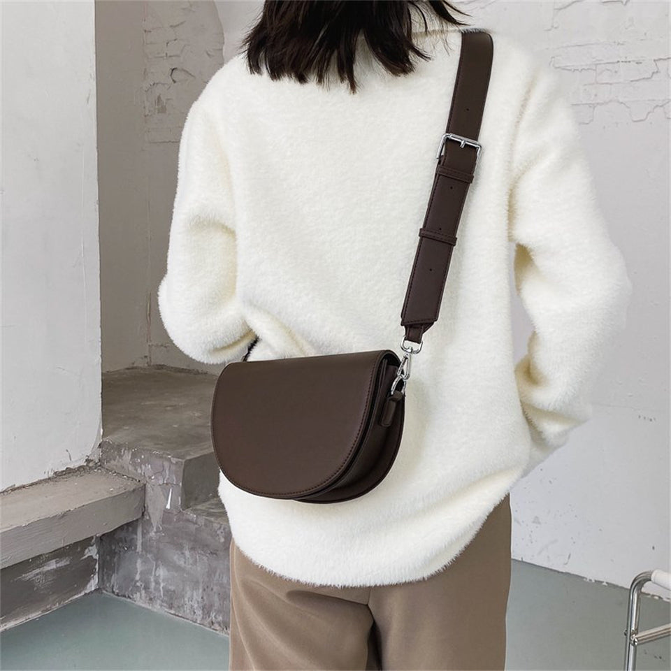 Petit sac bandoulière demi-lune en simili cuir