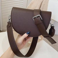 Petit sac bandoulière demi-lune en simili cuir