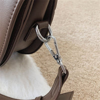 Petit sac bandoulière demi-lune en simili cuir