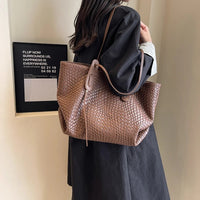 Sac cabas tressé en simili cuir à anses larges