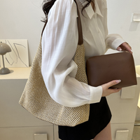Sac hobo en paille tressée avec pochette amovible