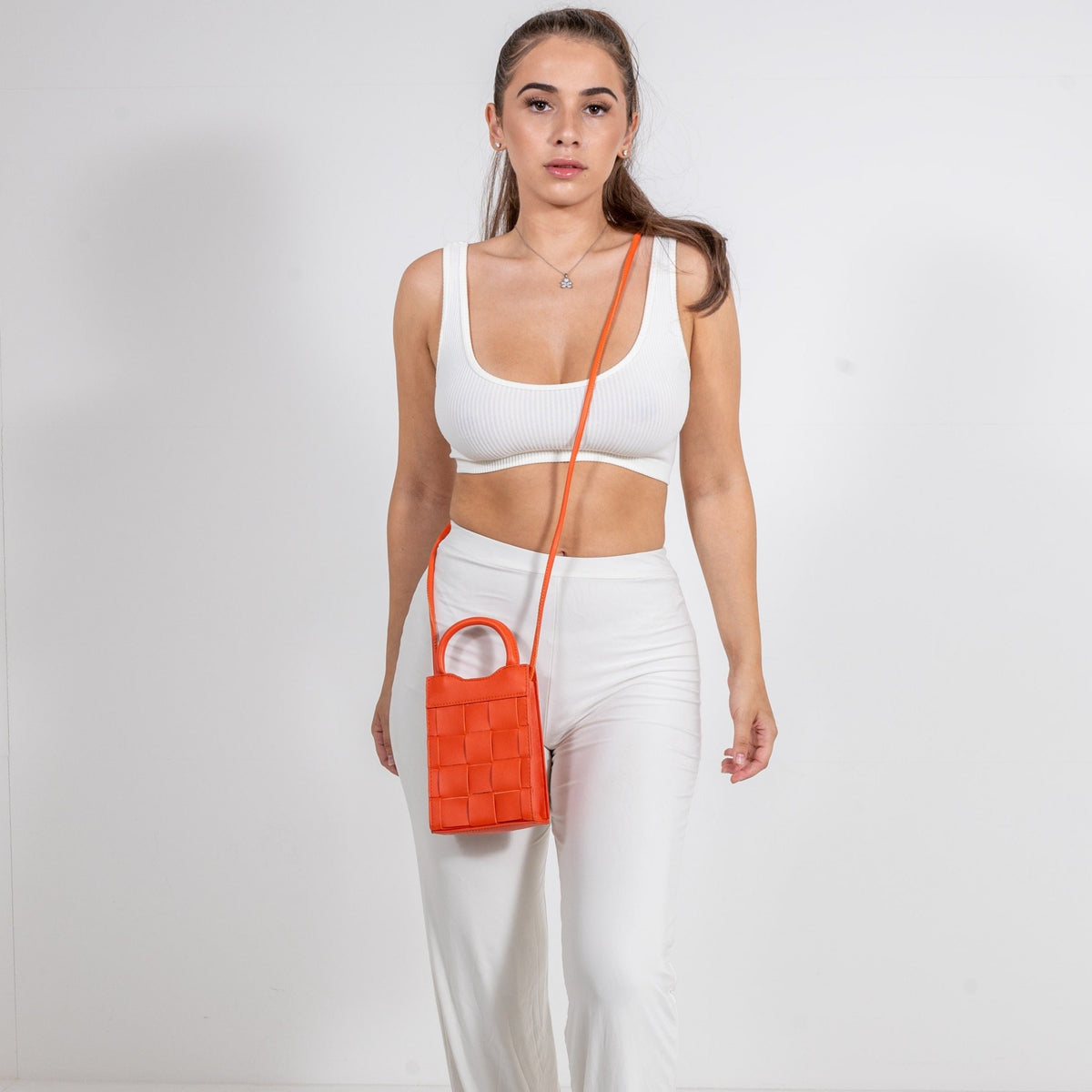 Mini sac à main tressé en simili cuir