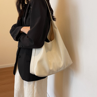 Sac hobo en simili cuir lisse avec pochette