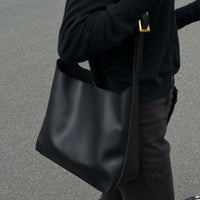 Sac à main épaule en simili cuir lisse avec pochette