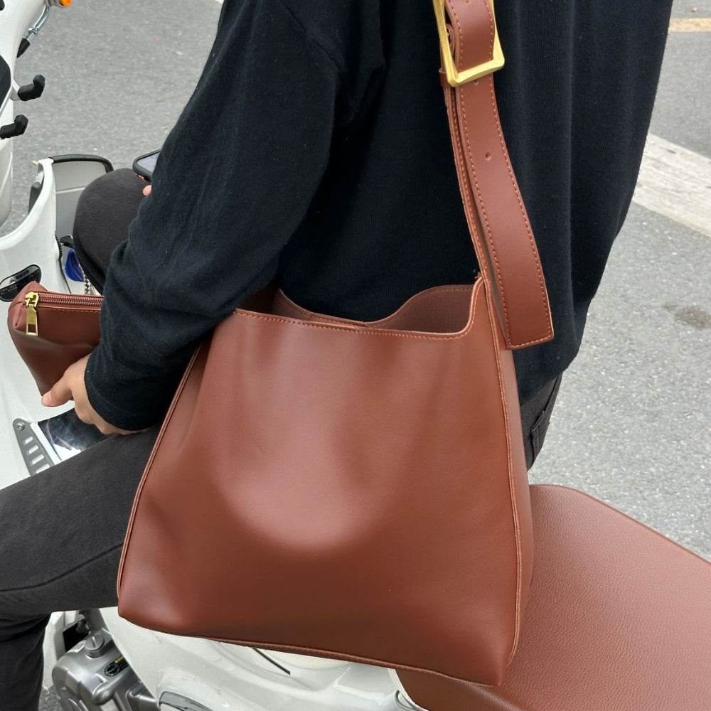 Sac à main épaule en simili cuir lisse avec pochette