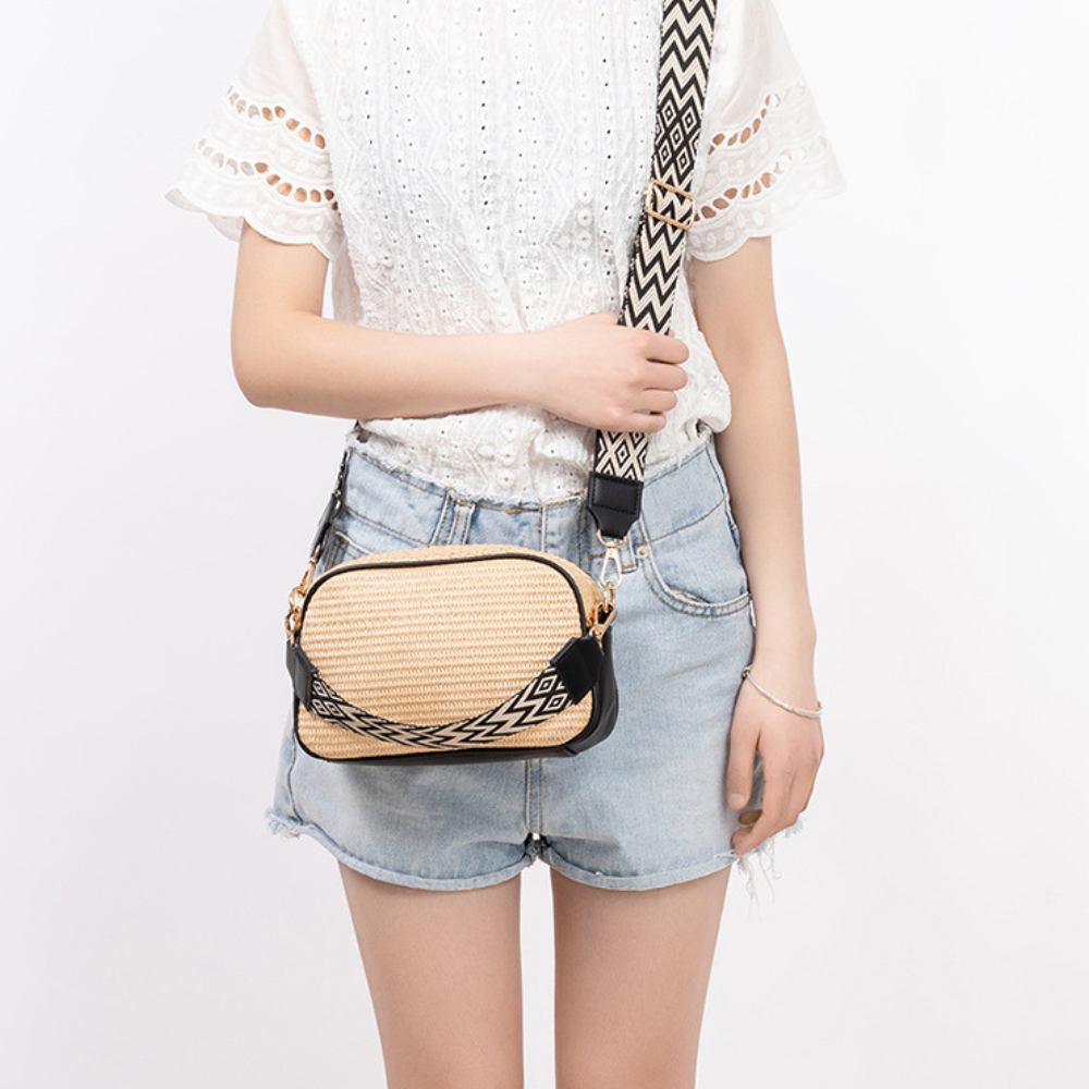 Petit sac bandoulière en paille à sangle brodée