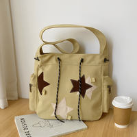 Sac hobo en toile à patchs étoiles
