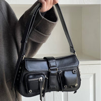 Petit sac bandoulière à rabat et poches zippées