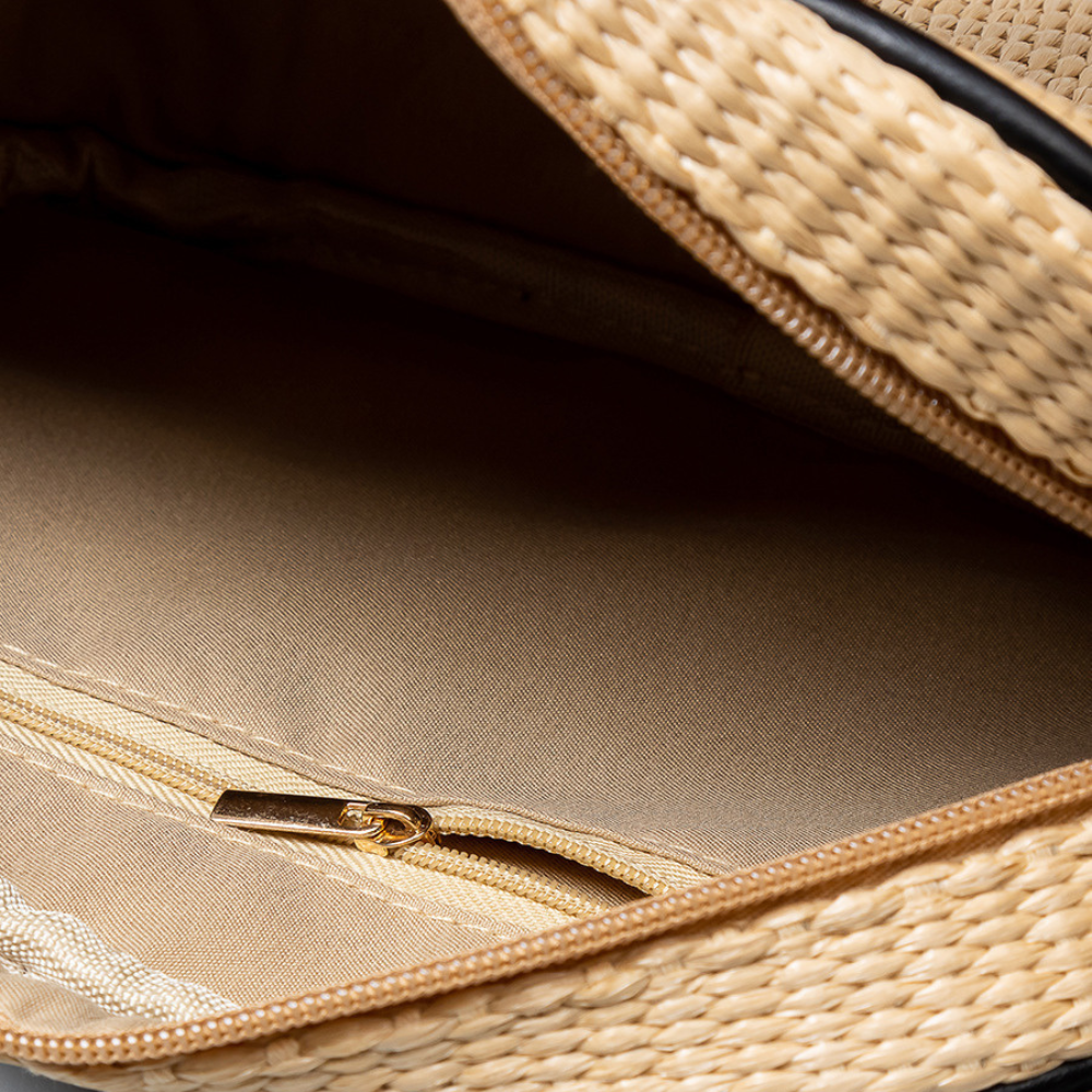Petit sac bandoulière en paille à sangle brodée