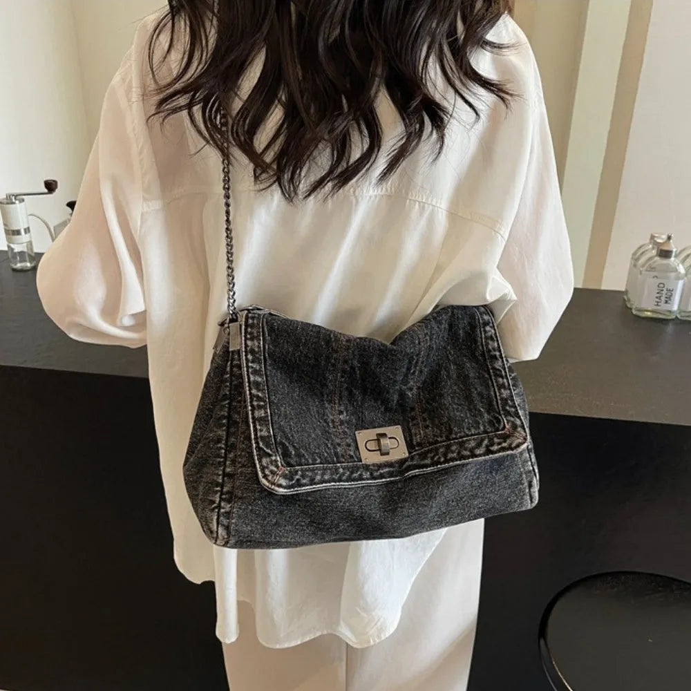 Sac à main en jean recyclé à chaînes