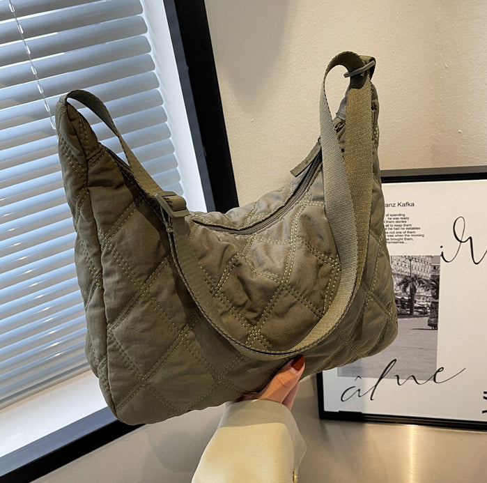 Sac bandoulière matelassé en nylon à motif losange