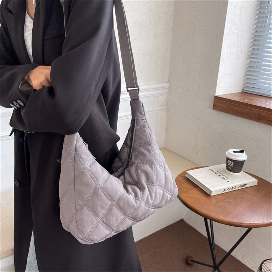 Sac bandoulière matelassé en nylon à motif losange