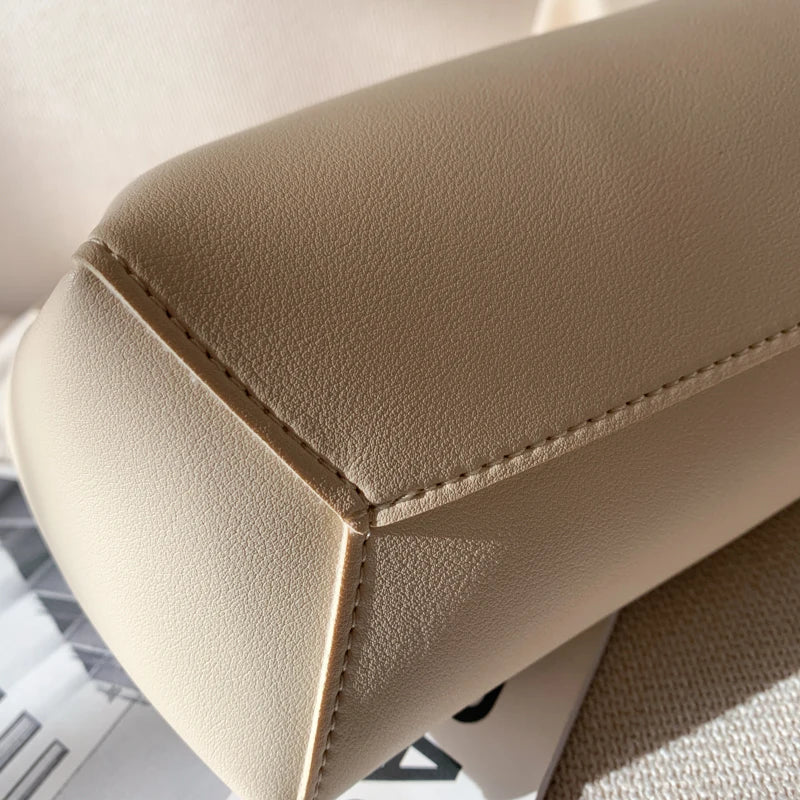 Sac hobo en simili cuir avec pochette assortie