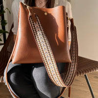 Sac seau bandoulière en simili cuir grainé