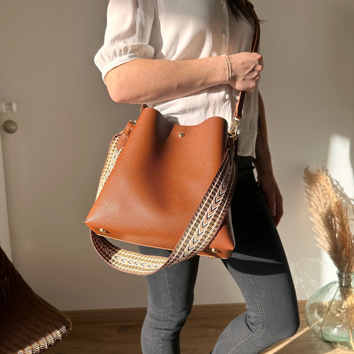 Sac seau bandoulière en simili cuir grainé