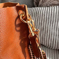 Sac seau bandoulière en simili cuir grainé