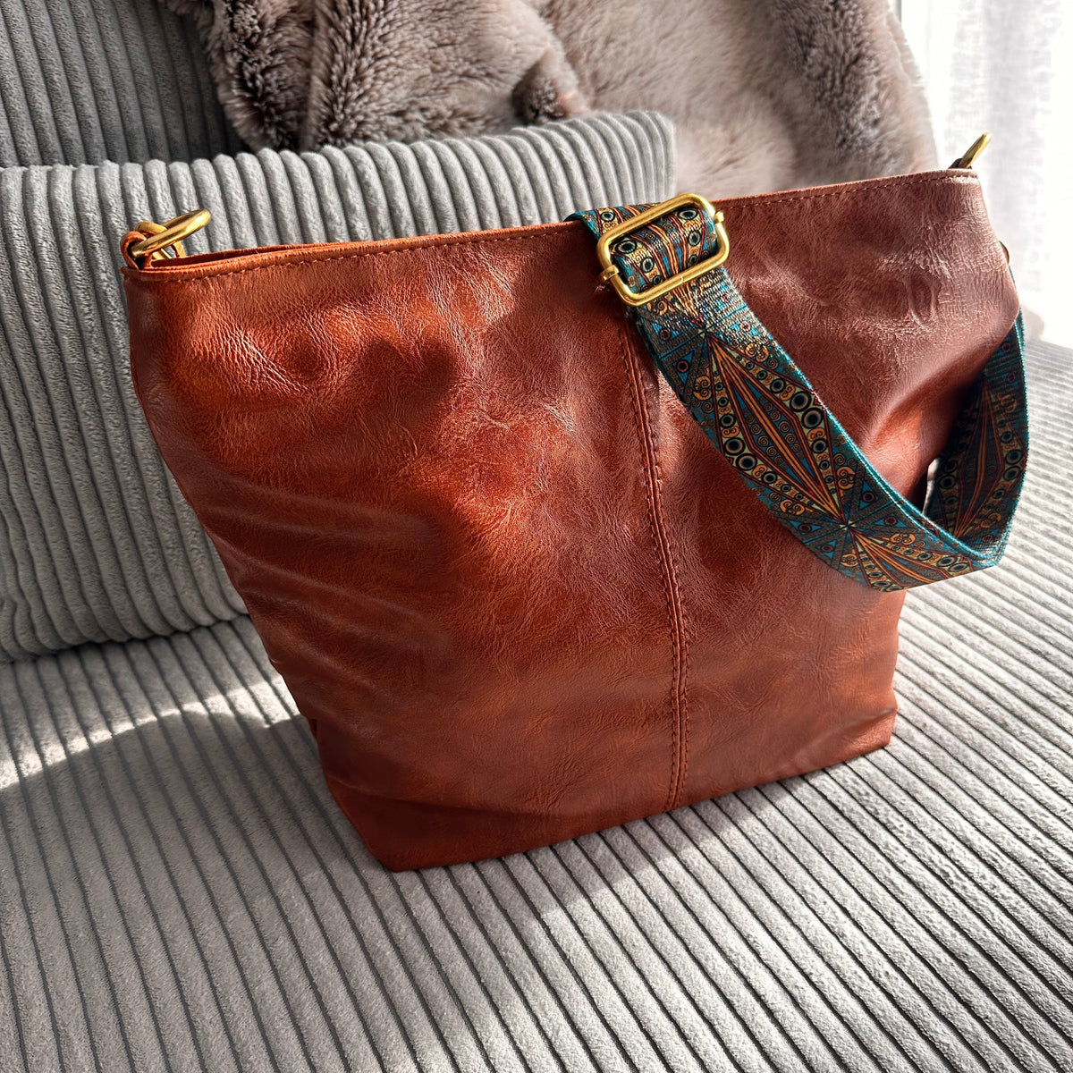Sac bandoulière en simili cuir à sangle en tissu