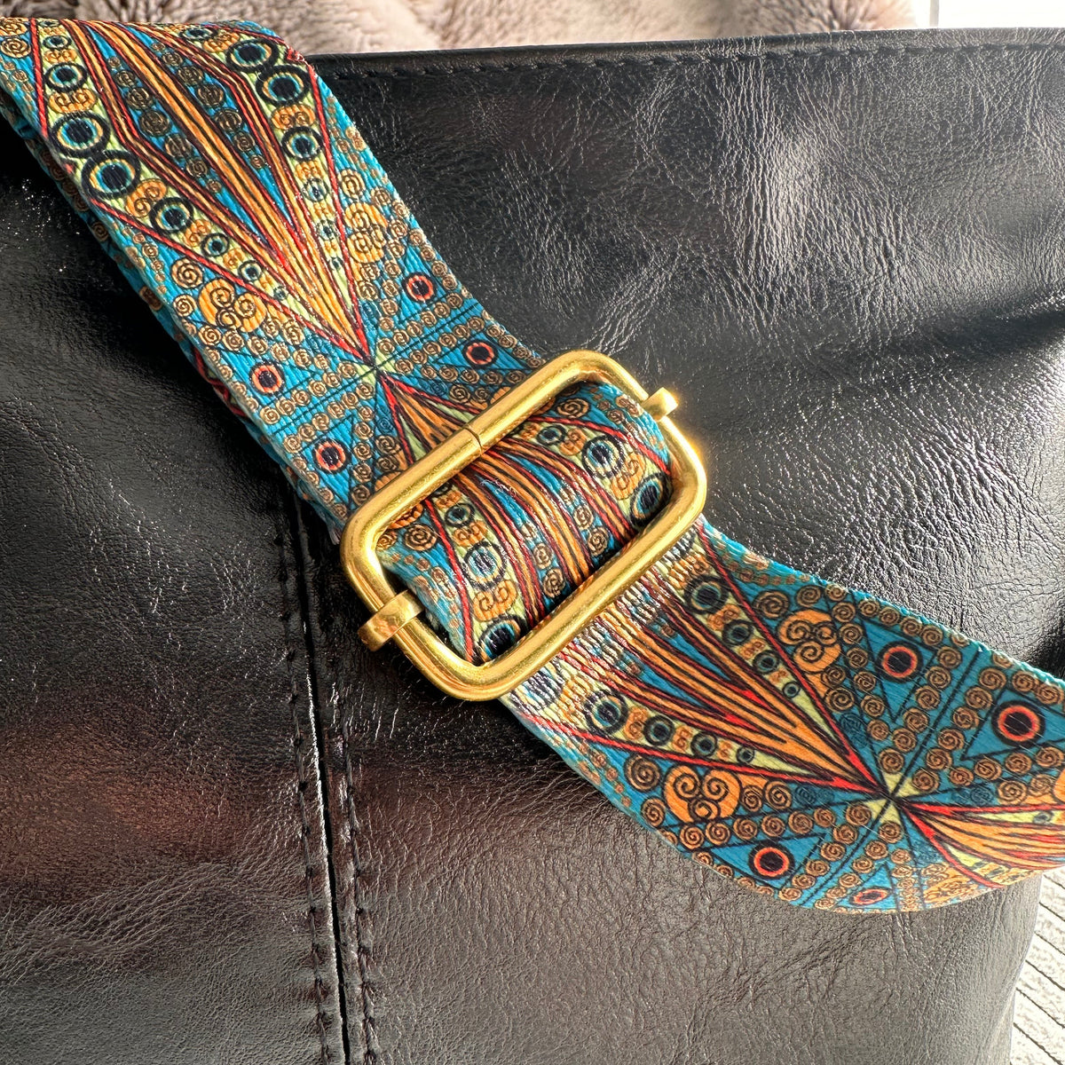 Sac bandoulière en simili cuir à sangle en tissu