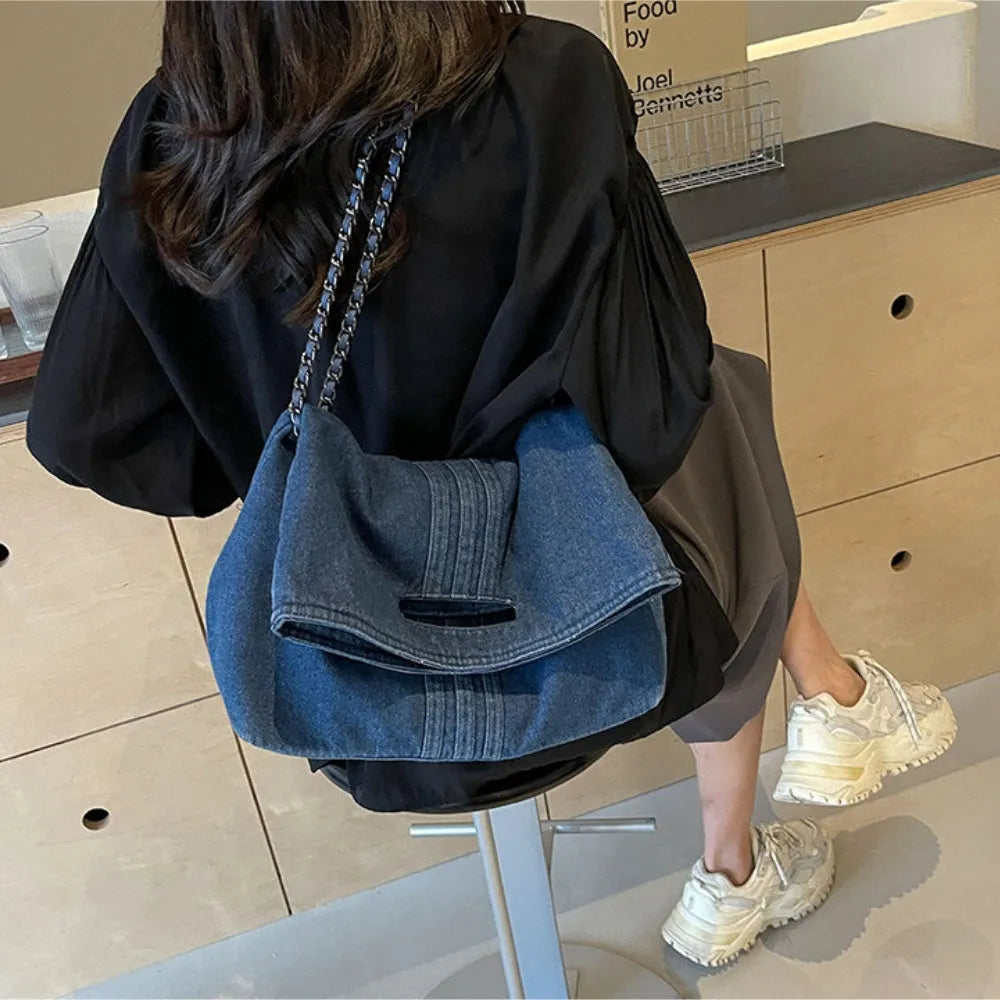Grand sac à main en jean recyclé à anses chaîne