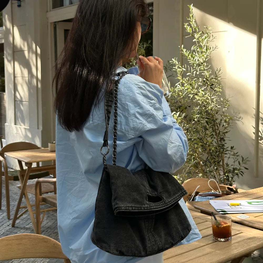 Grand sac à main en jean recyclé à anses chaîne